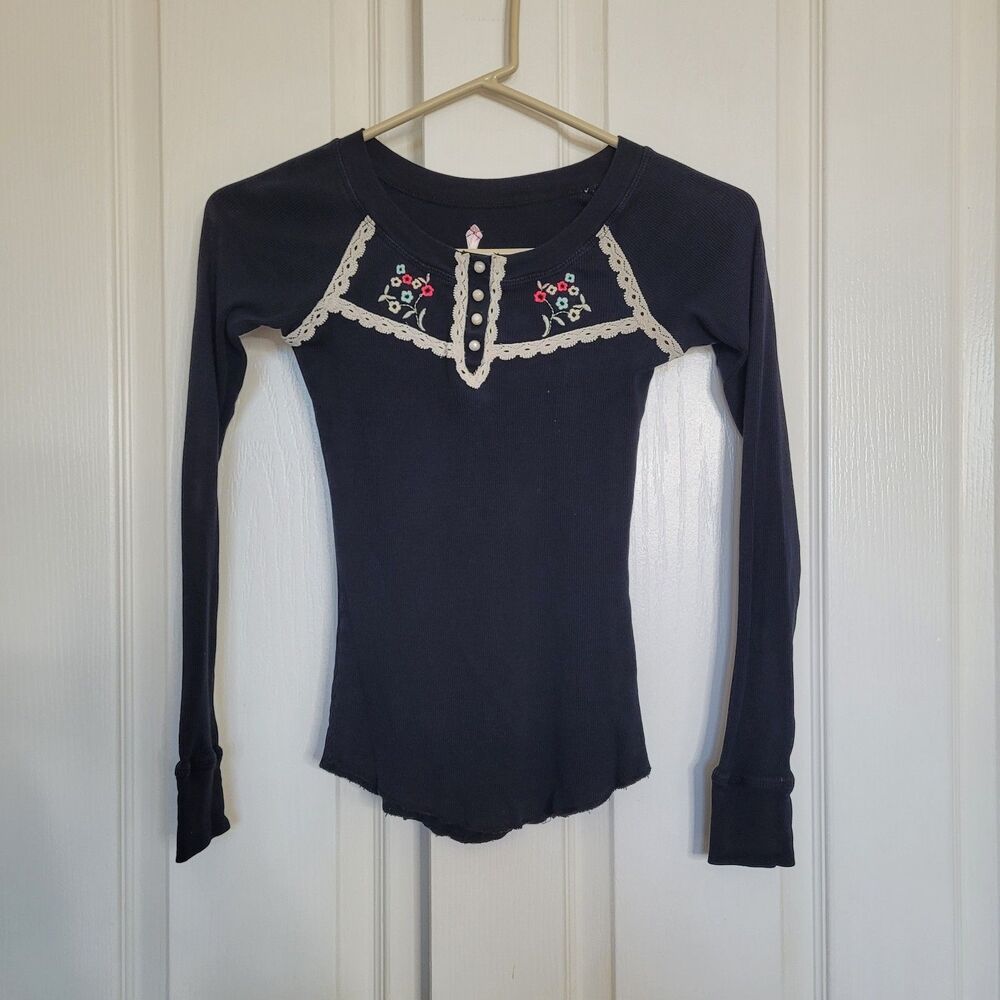 Y2k Ribbed Henley Long Sleeve Shirt Lace Trim Floral Boho Bella Swan Size Small